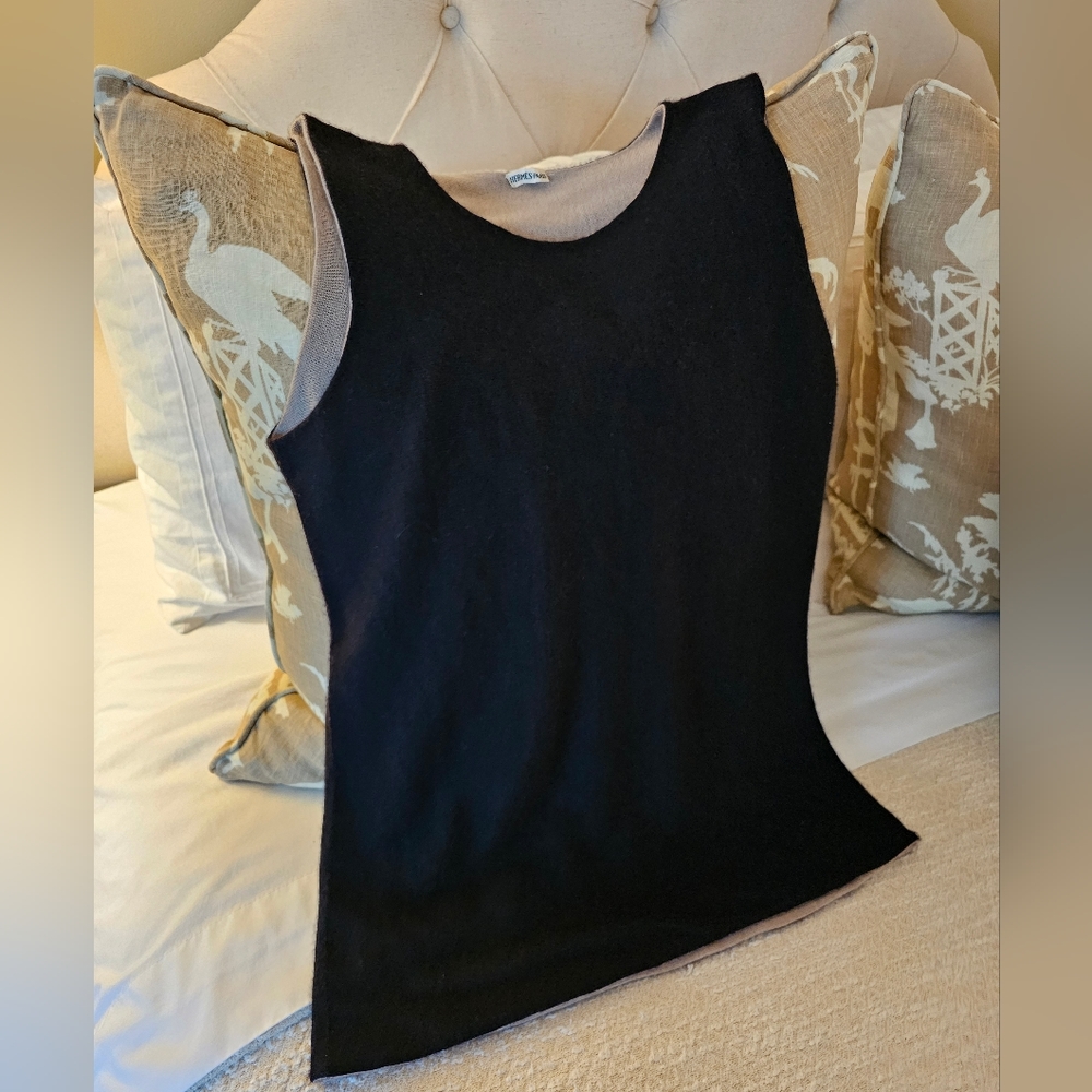 ❤️HERMÈS 100% Cashmere black and tan reversible sweater
